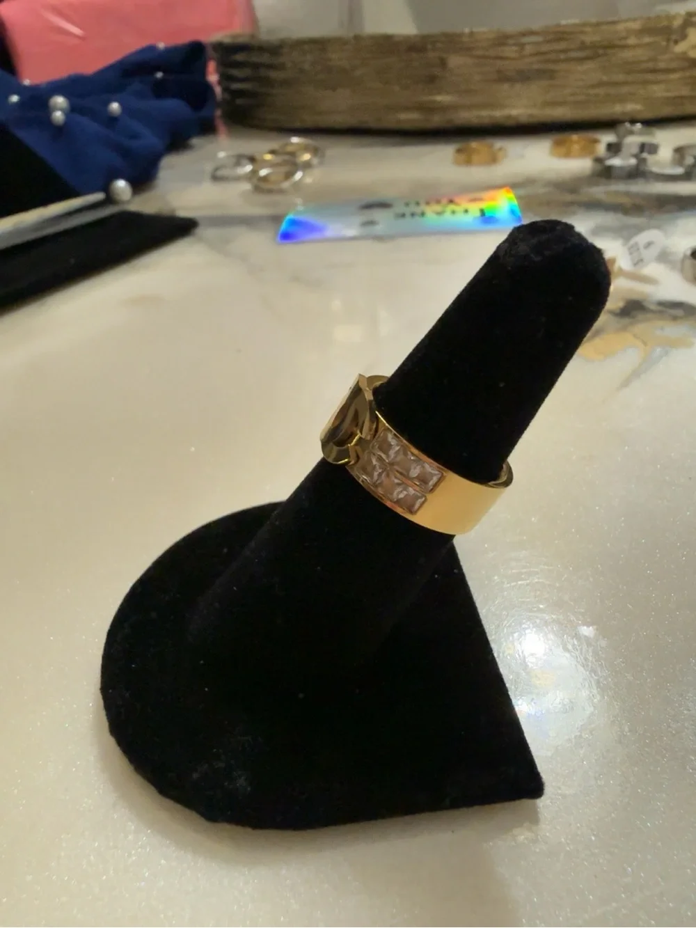Gold-Tone Interlocking C’s Crystal Ring – Size 6